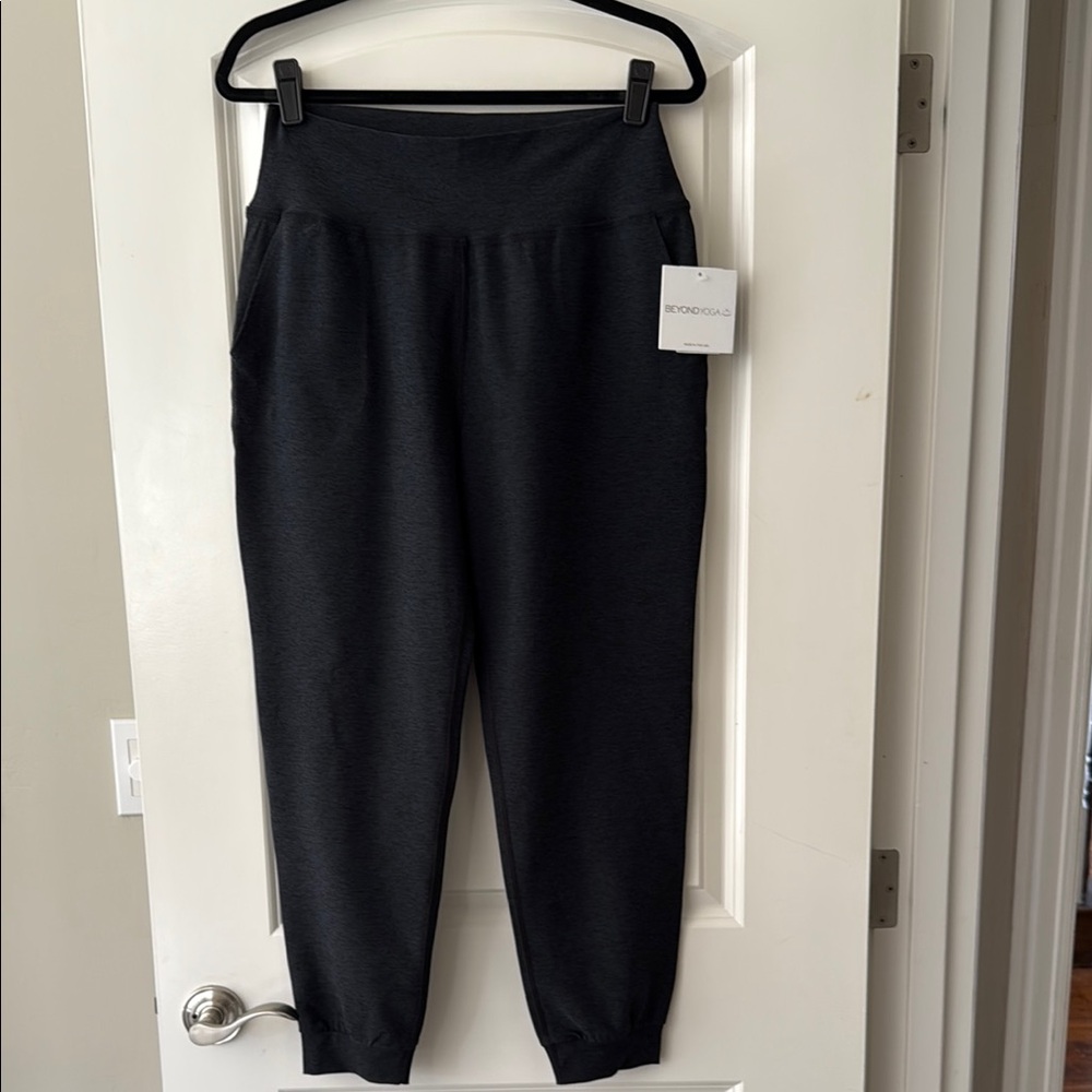 Beyond Yoga joggers